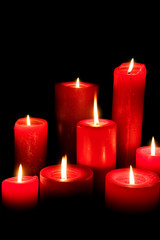 Hochformatansicht von brennenden Kerzen