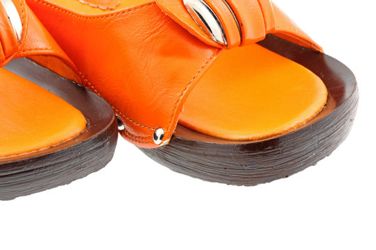 mules orange fond blanc