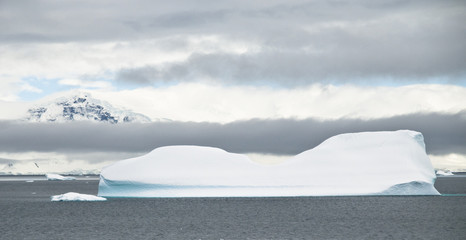 Antarctic Icebergs and Weather