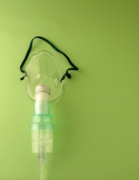 Mascarilla para inhalar oxigeno y medicinas