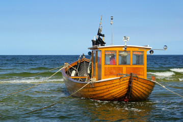 Fischkutter am Strand - fishing cutter on the beach 25