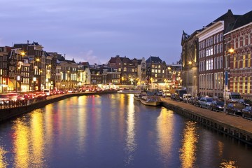 Fototapeta na wymiar Amsterdam by night in the Netherlands