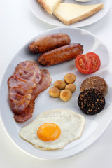 traditional irish breakfast on a large plate