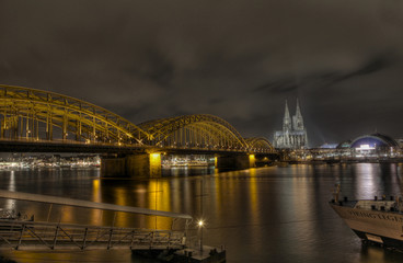 Kölner Dom bei Nacht