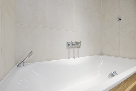 contemporary bath tub