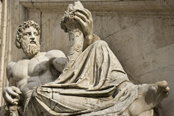 statue divine sur la colline du Capitole
