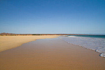 Fototapeta na wymiar Rajska plaża na Wyspach Zielonego Przylądka