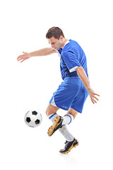 Fototapeta na wymiar Piłkarz z piłką izolowanych przed białym