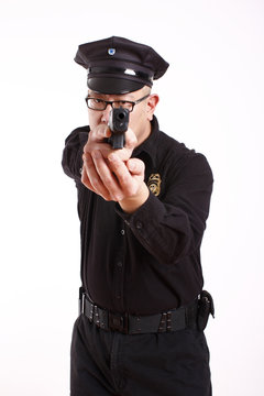 A male police officer aiming a pistol.