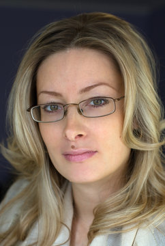 Portret dei Frau mit Brille