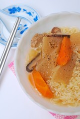 Chinese style vegetarian noodles