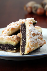 Poppy seed and hazelnut crumble cake