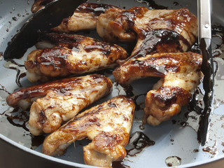 glasierte Hähnchenflügel