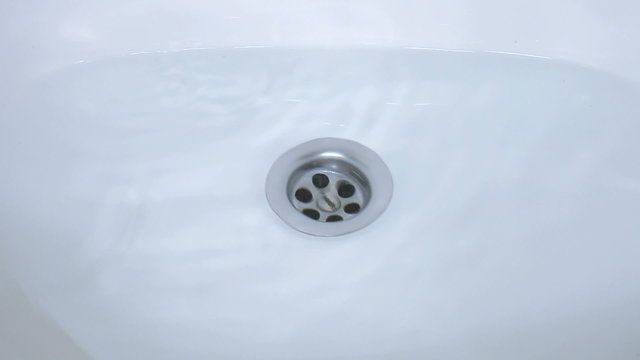 flush water in sink