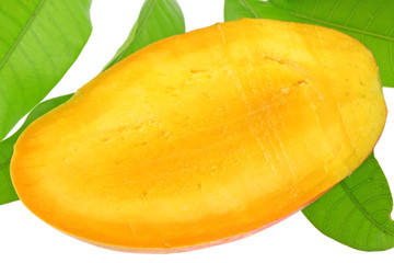 tranche mangue feuilles fond blanc