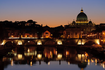 Naklejka na ściany i meble Bazylika Świętego Piotra w Rzymie o zachodzie słońca