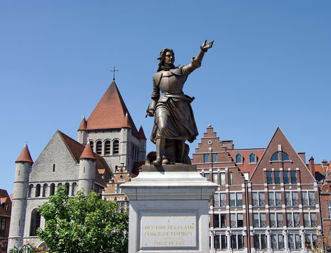 Statue en bronze de la princesse Despinoy, Tournai