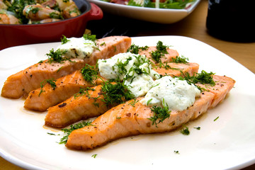 Grilled salmon with cheese and herbs