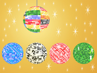 Fünf bunte Discokugeln mit goldenem Hintergrund