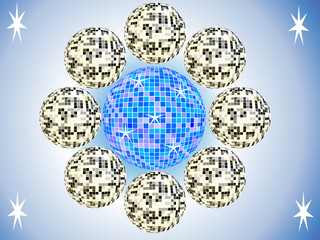 Kreis silberner Discokugeln mit blauem Hintergrund