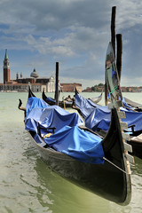 Venezia acqua alta, gondole © Vincenzo De Santis