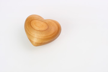 Fototapeta na wymiar ein Herz aus Holz