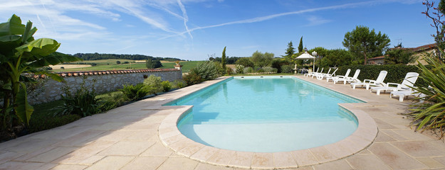 belle piscine d'un gîte rural # 03