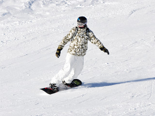 snowboarden im schnee