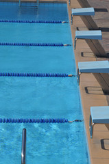 Startblöcke am Pool
