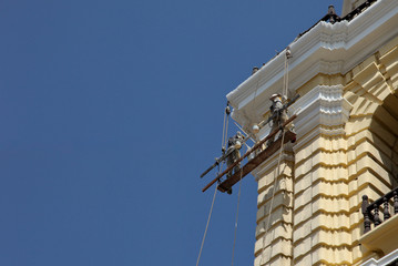Bauerbeiter an Kirche