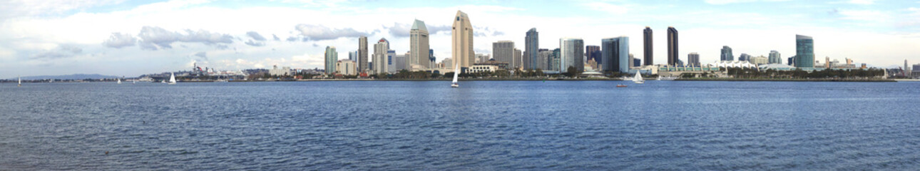 Fototapeta na wymiar San Diego skyline postrzega.