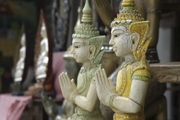 Two buddhist statues &ETH; half-figures