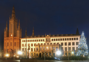 Fototapeta na wymiar Hall i Kościół Market w Wiesbaden