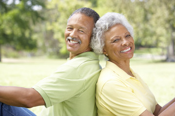 Obraz premium Portrait Of Senior Couple In Park