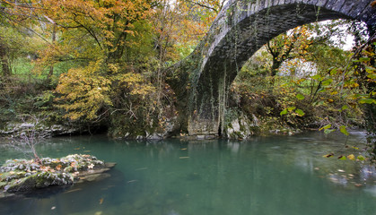 Fototapeta na wymiar Most na rzece Miera