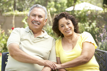 Obraz premium Senior Couple Relaxing In Garden Together