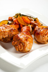 Roasted chicken drumsticks and vegetables
