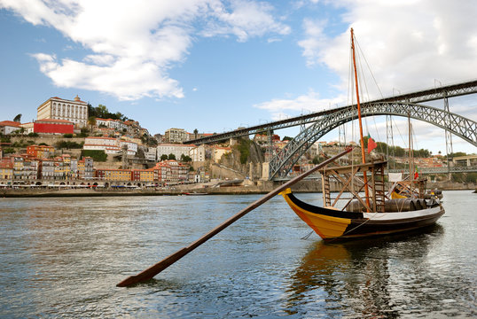 Fototapeta rabelo boats near Bridge (Porto)