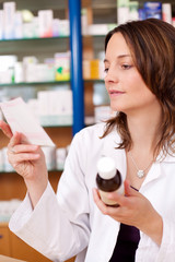 apothekerin mit rezept