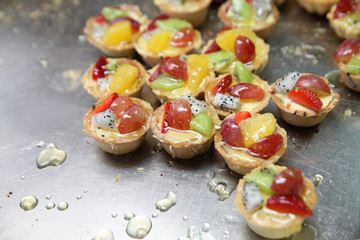 preparing tartlets cake