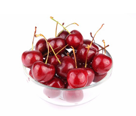Obraz na płótnie Canvas Fresh tasty cherries cherries on glass bowl over white