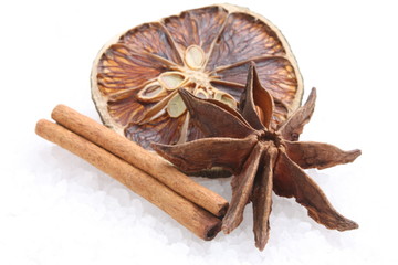 Cinnamon leaf, citrus slices and