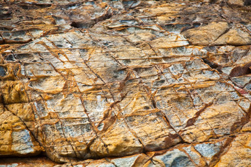 harmonische farbige Strukturen und Flächen am Felsen