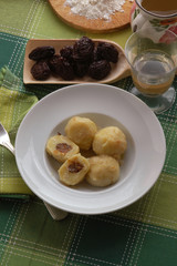 Knodel di prugne e albicocche - Dolci del Veneto