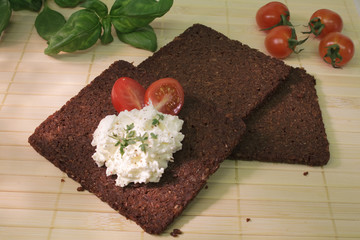 Pumpernickel mit Frischkäse