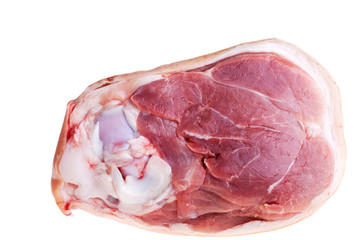 rohe Schweinshaxe isoliert auf weißem Hintergrund