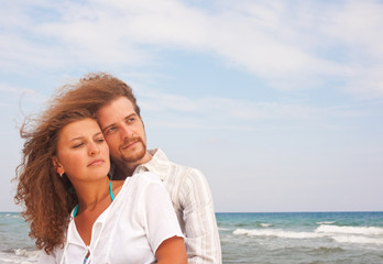 Fototapeta na wymiar Loving couple having fun by the sea