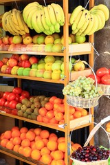 Obst, Bananen, Äpfel, Orangen, Kiwi, Weintrauben