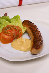 Bratwurst mit Senf