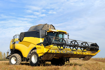 Obraz na płótnie Canvas combine harvester in the field